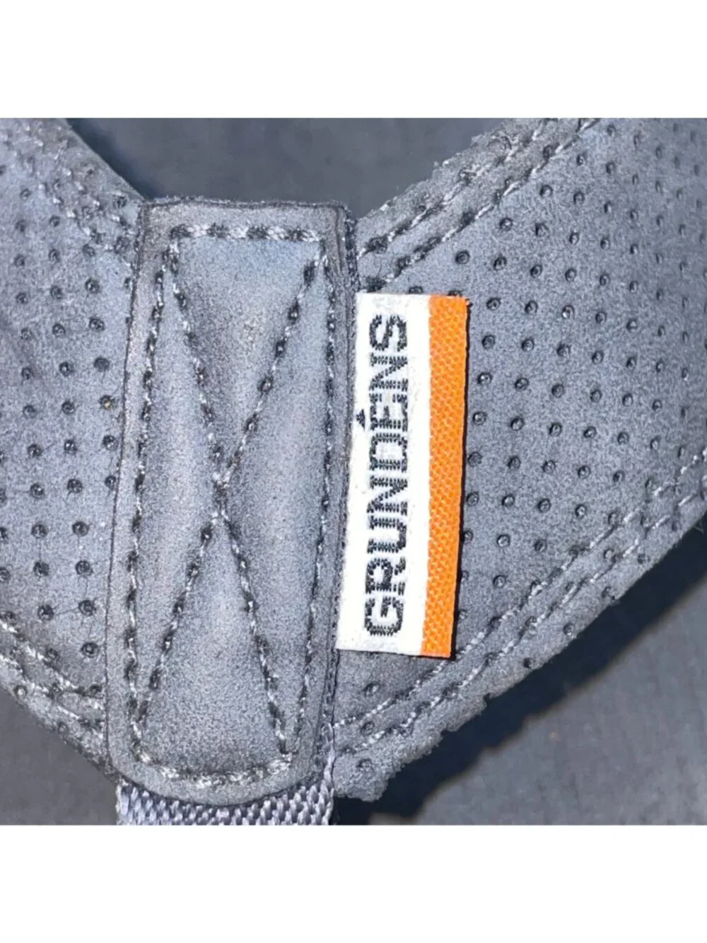 Grundéns Men’s Gray Foam Perforated Straps SeaDek Deckhand Flip-Flops Size 9